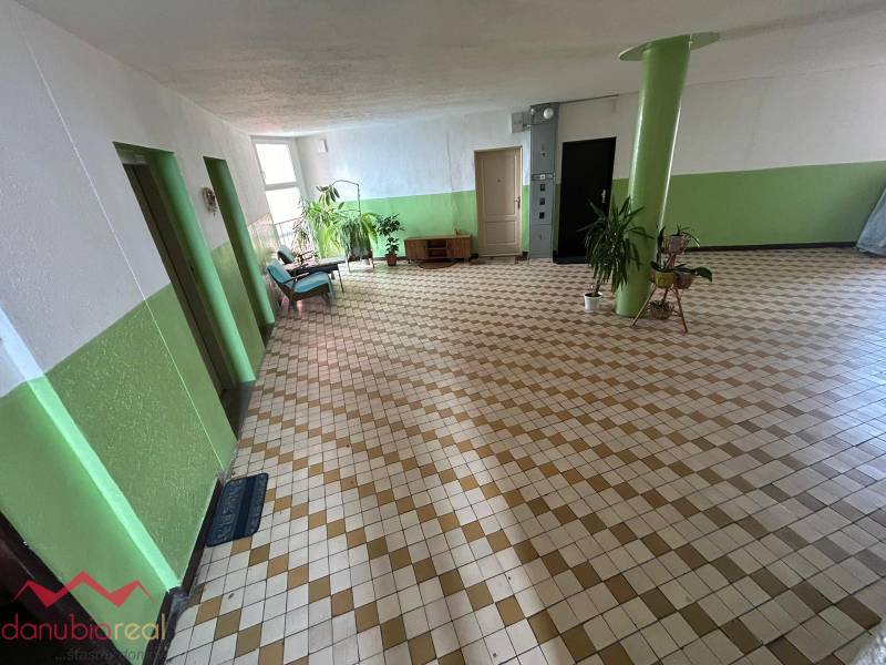 Realitná kancelária Danubioreal, Komárno ponúka na predaj 3-izbový byt v Nových Zámkoch, 0908636096
